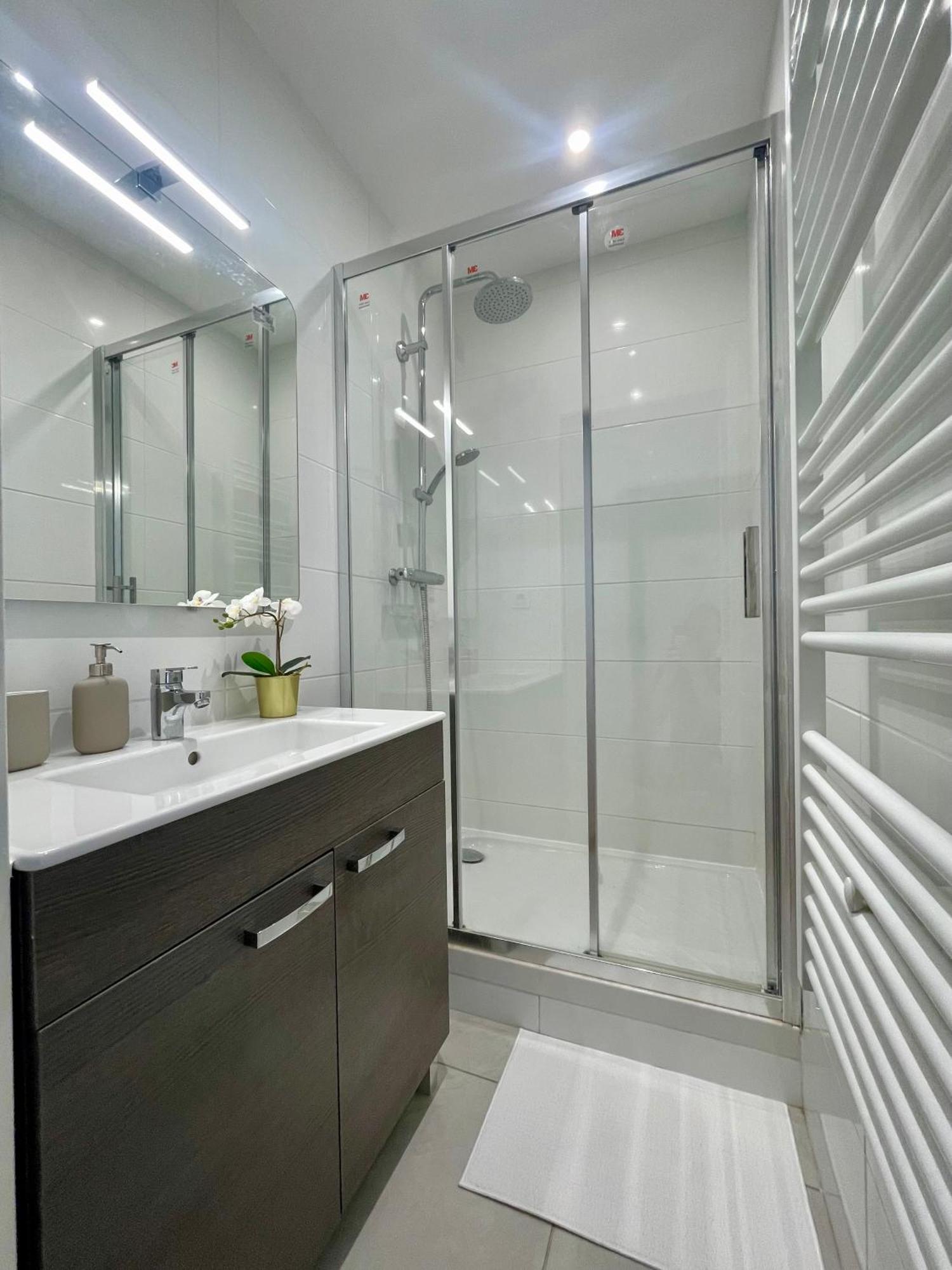 Bngo I Le Spacieux I 3 Chambres, 2 Salles De Bain, Parking Prive Gratuit, 8 Personnes, Vieux Lyon Hypercentre المظهر الخارجي الصورة
